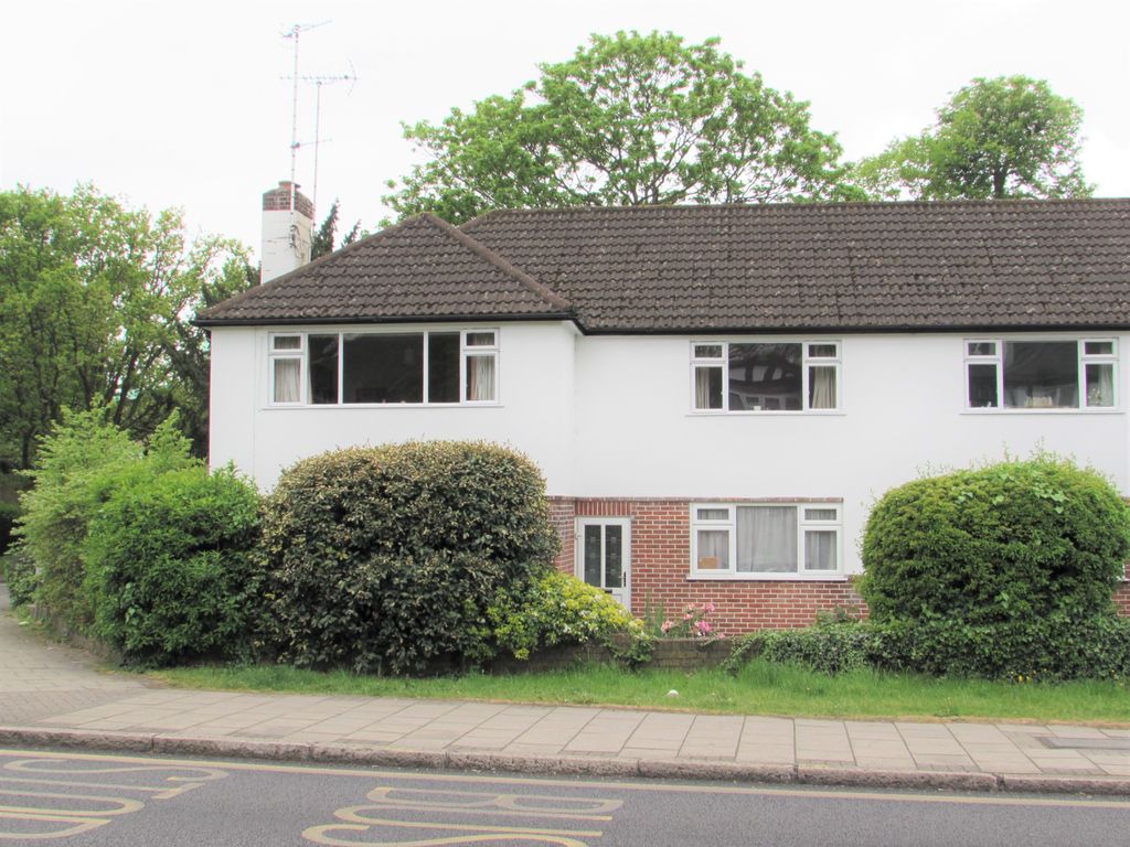 Property photo 1 of 2 Marsh Road, Pinner, Middlesex Ha5