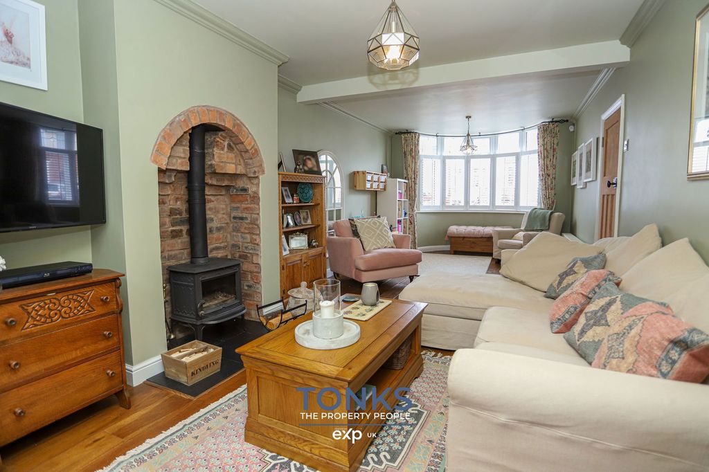 Property photo 2 of 23