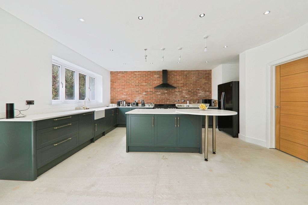 Property photo 3 of 23 5107496