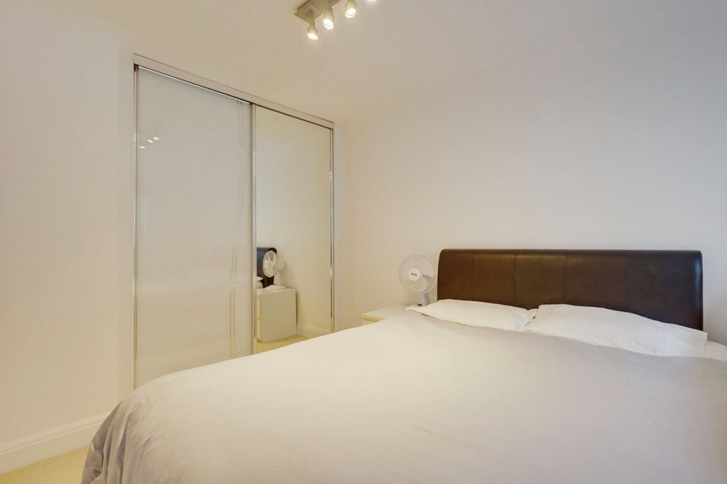 Additional image 9 of 2 bed flat for saleHigh Street, Benfleet SS7