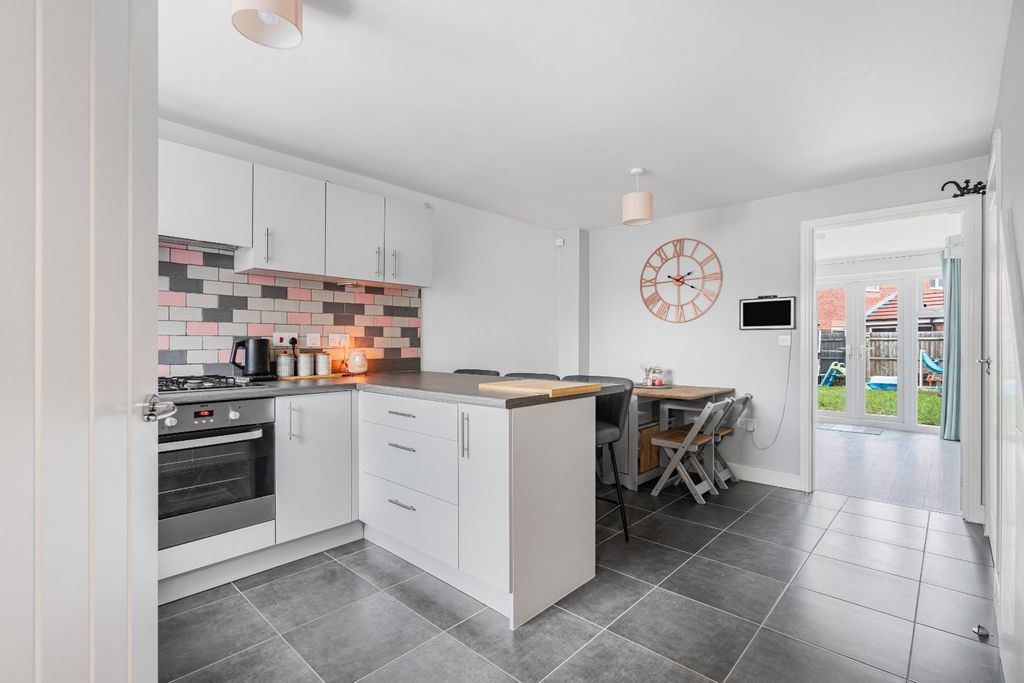 Property photo 3 of 19 Kitchen/Diner