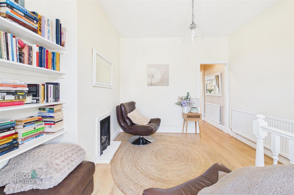 Property photo 3 of 14 Manchester Road