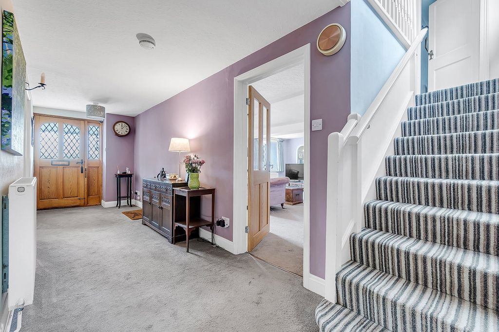 Property photo 2 of 27