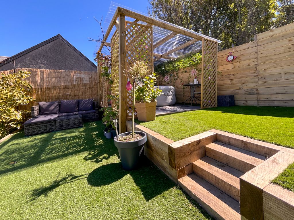 Property photo 3 of 28 Pergola