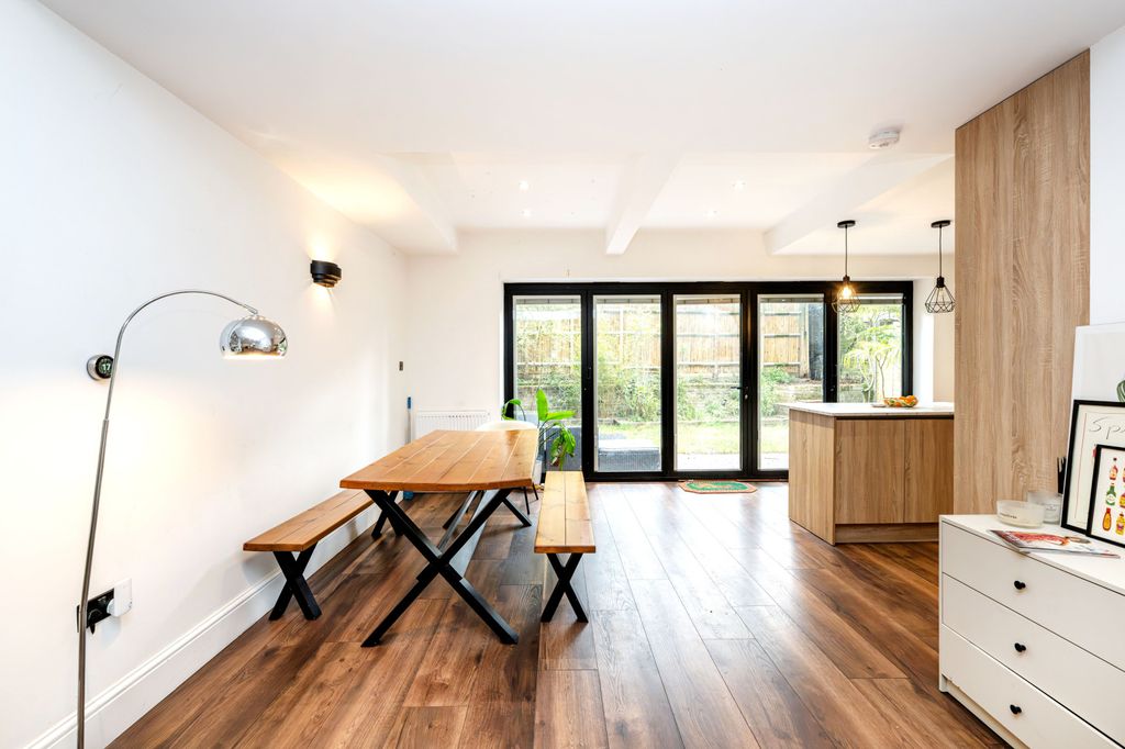 Property photo 2 of 19 Picture No. 29