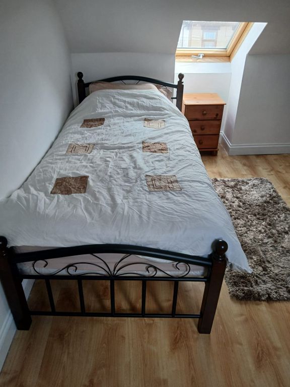 Property photo 1 of 4 Loft Converted Double Room Ideal For Single Female In A Family House-