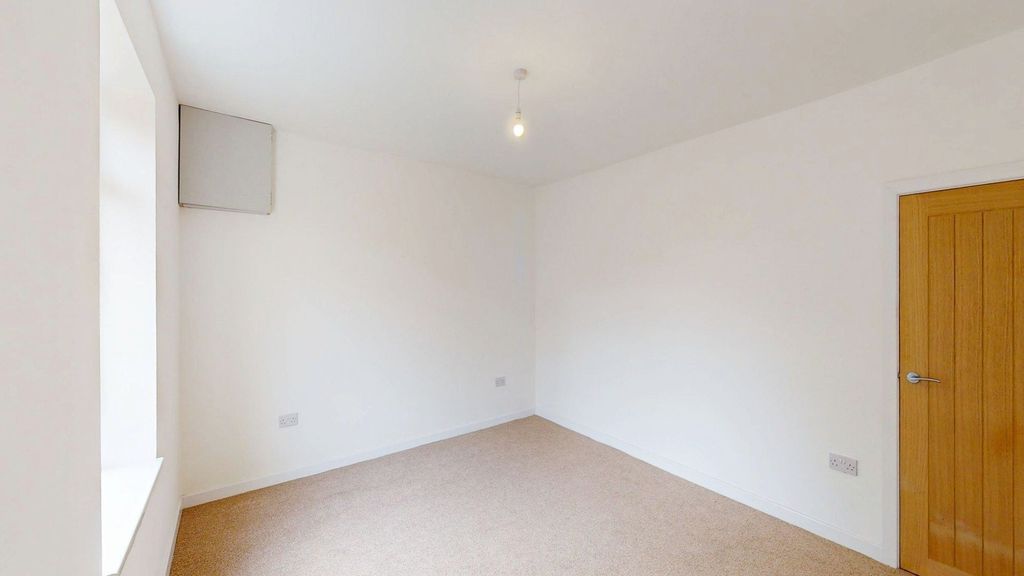 Property photo 3 of 14 Lounge