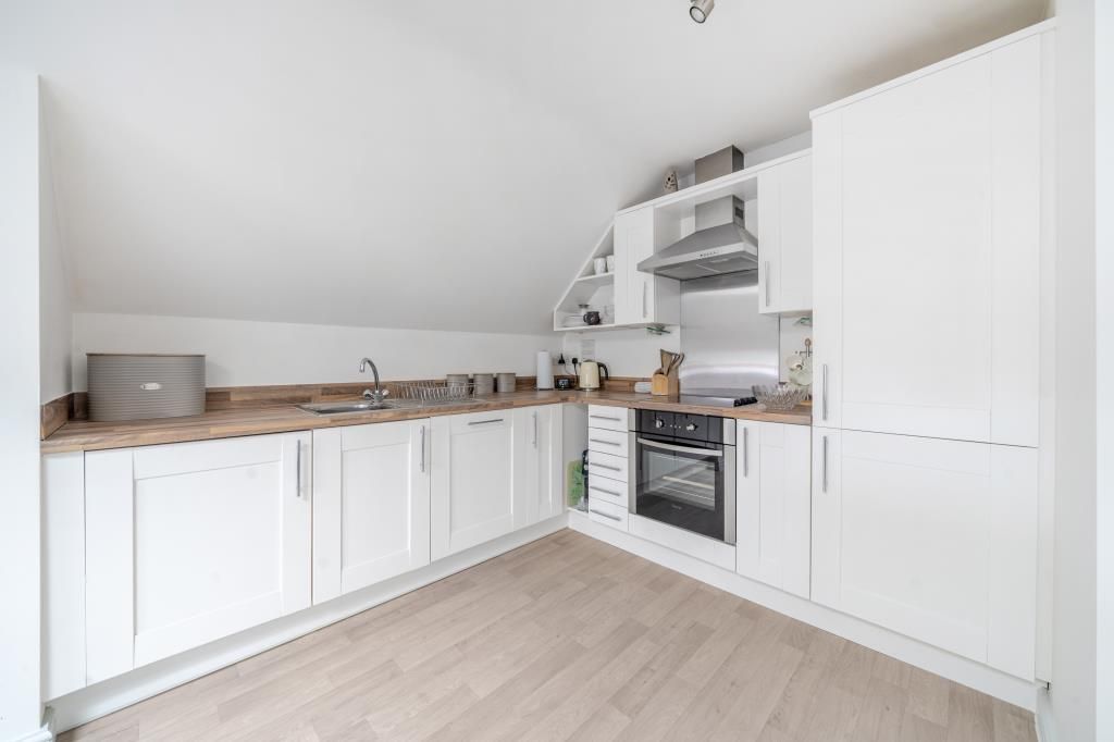 Property photo 3 of 19 Kitchen