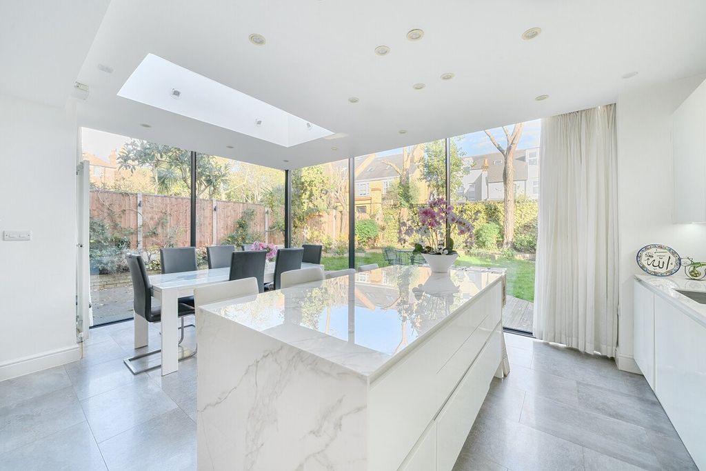 Property photo 3 of 28 Picture No. 25