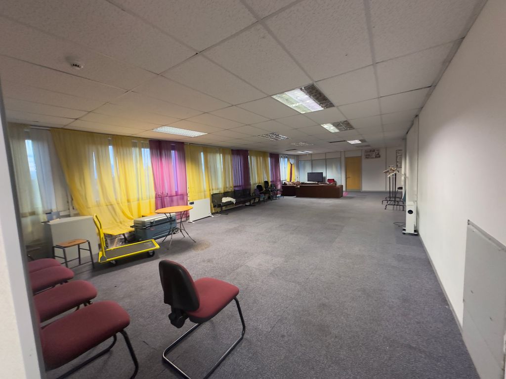 Property photo 1 of 2