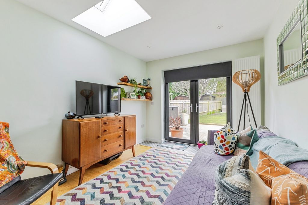 Property photo 2 of 16 Lounge