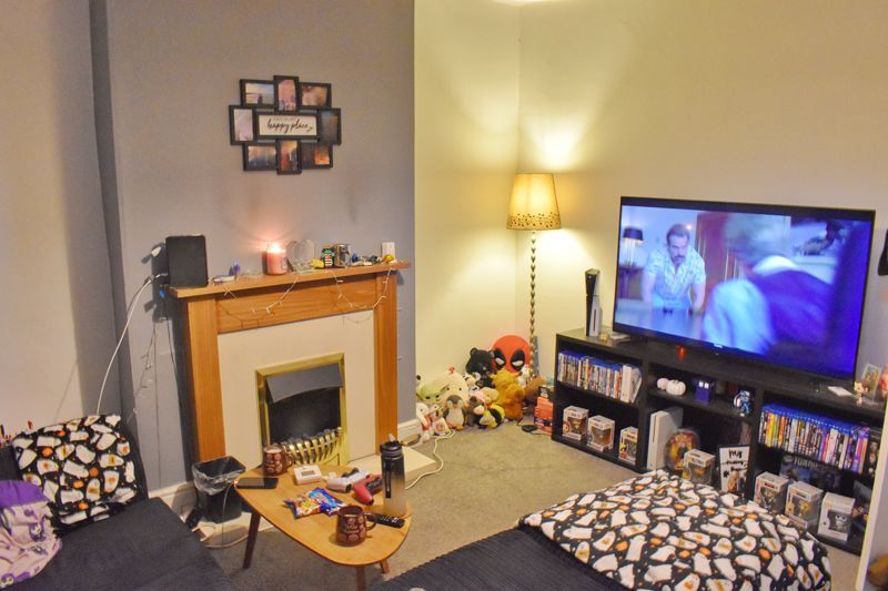 Property photo 3 of 7 Lounge