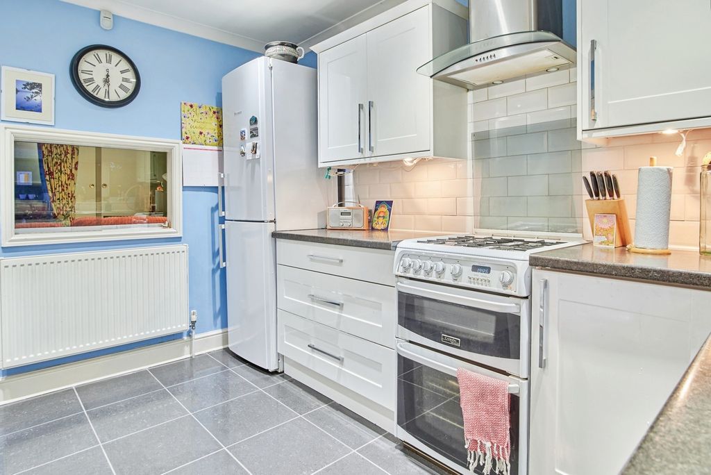 Property photo 3 of 20 Kitchen