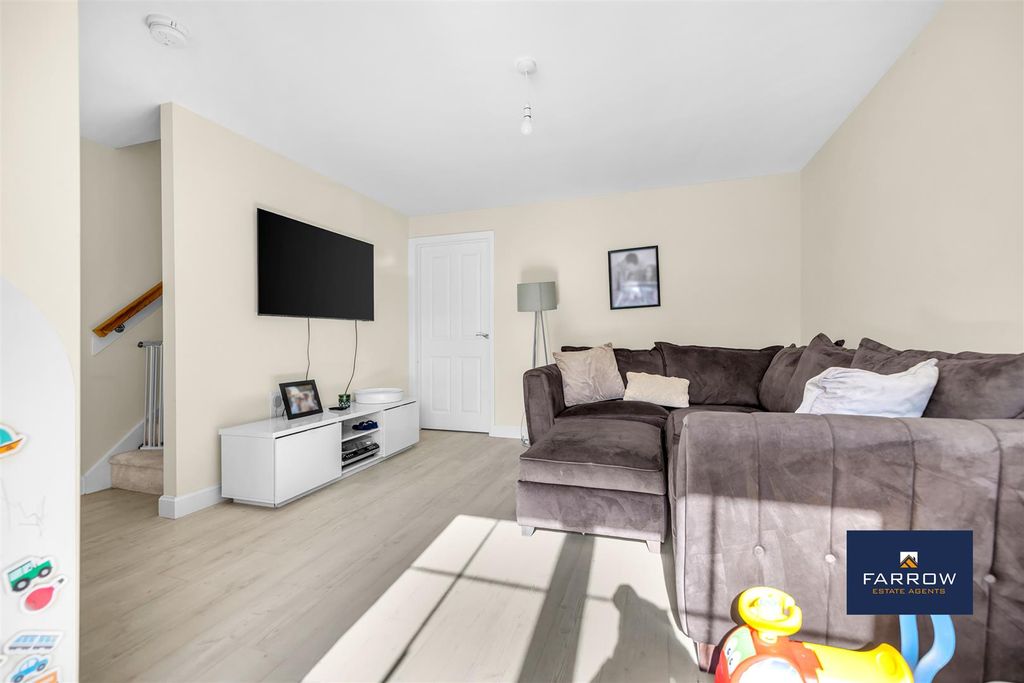 Property photo 3 of 28 Living Room