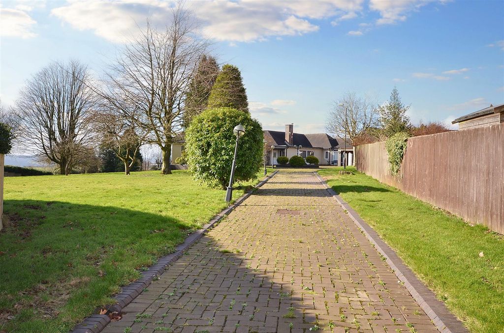 Property photo 2 of 24
