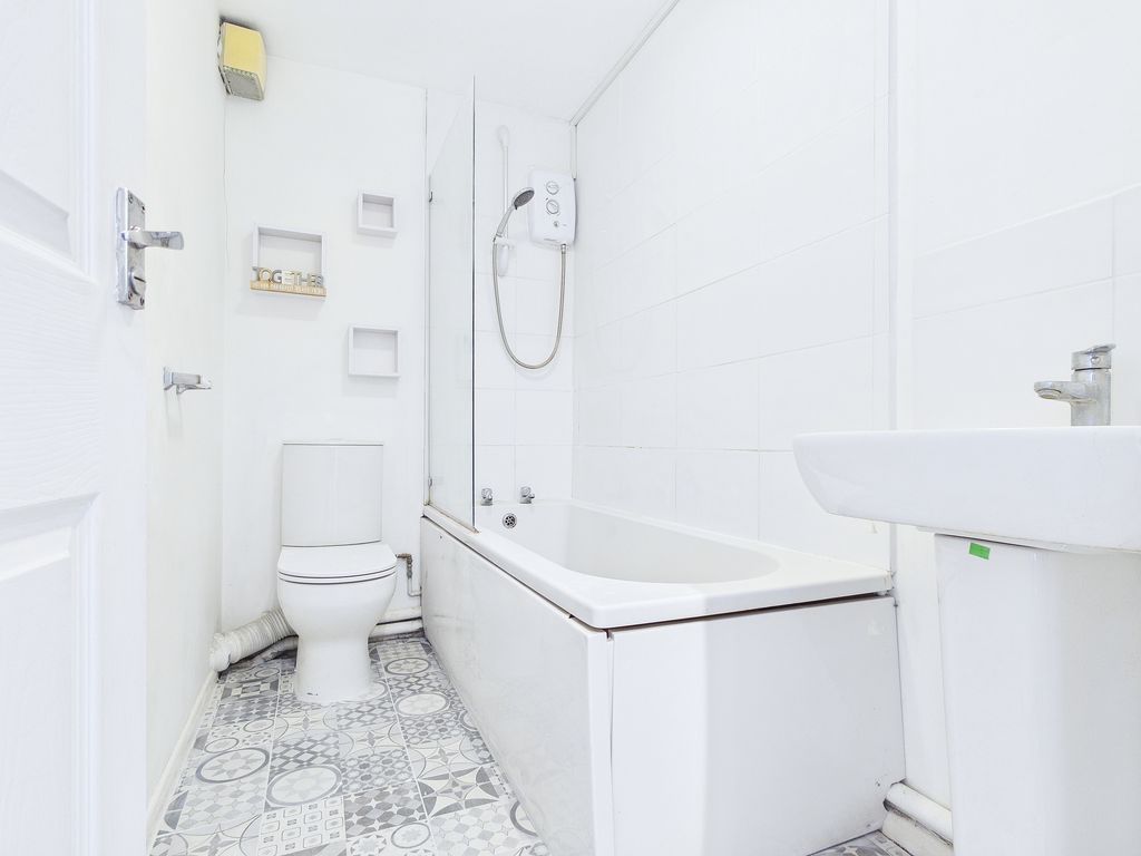 Property photo 3 of 8 Photo 5