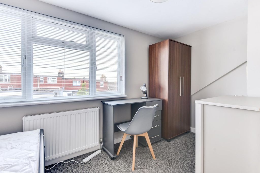 Additional image 22 of 7 bed semi-detached house to rentBernard Road, Brighton BN2