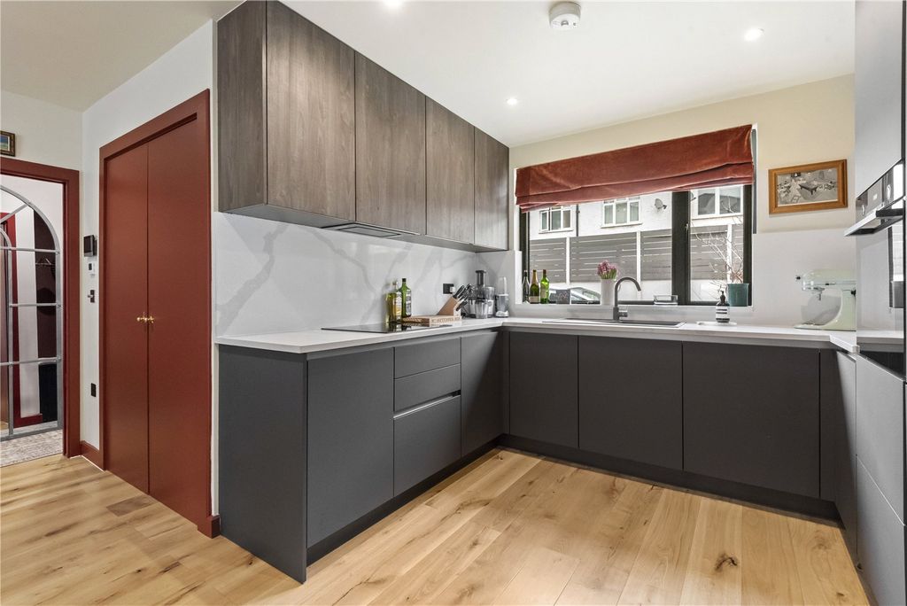 Property photo 3 of 12 Picture No. 23