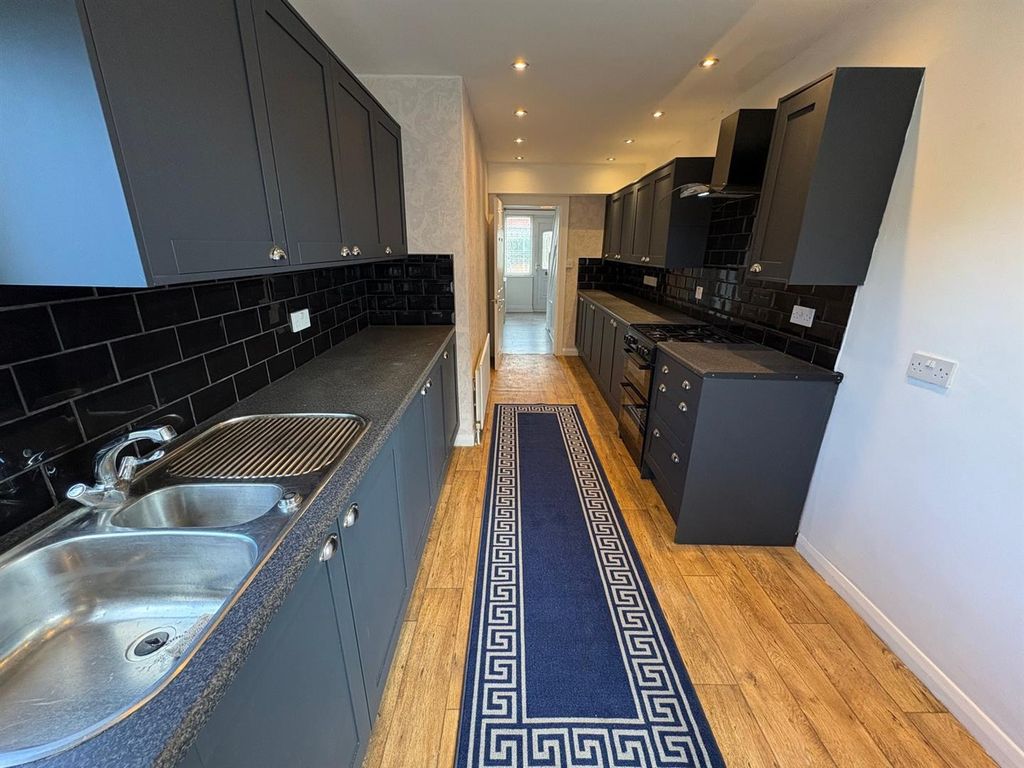 Property photo 2 of 17 Kitchen