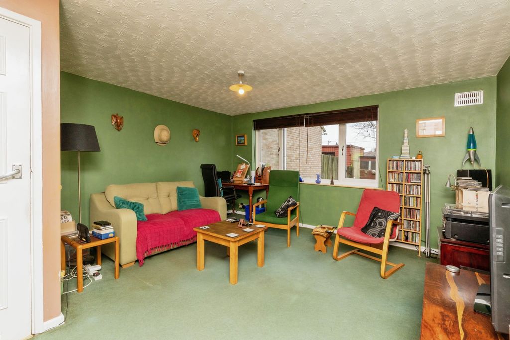 Property photo 2 of 16