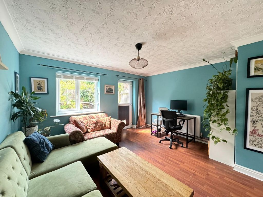 Property photo 2 of 20