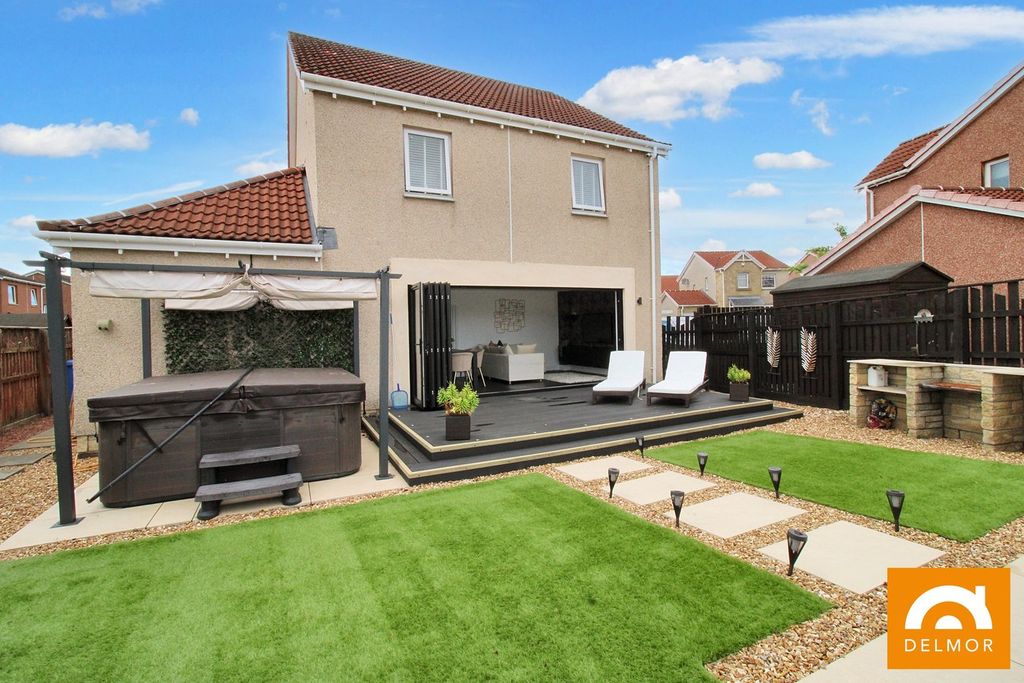 Property photo 2 of 37