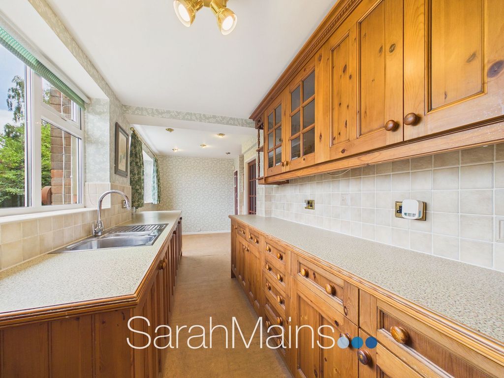 Property photo 2 of 18 Dining Kitchen