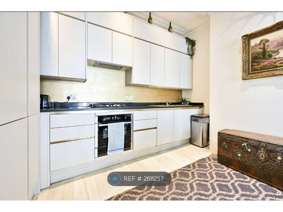 Property photo 3 of 8 Full Kitchen
