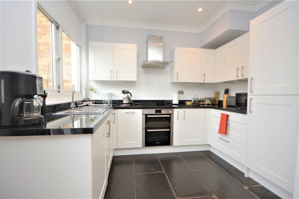 Property photo 2 of 11 Picture No. 07