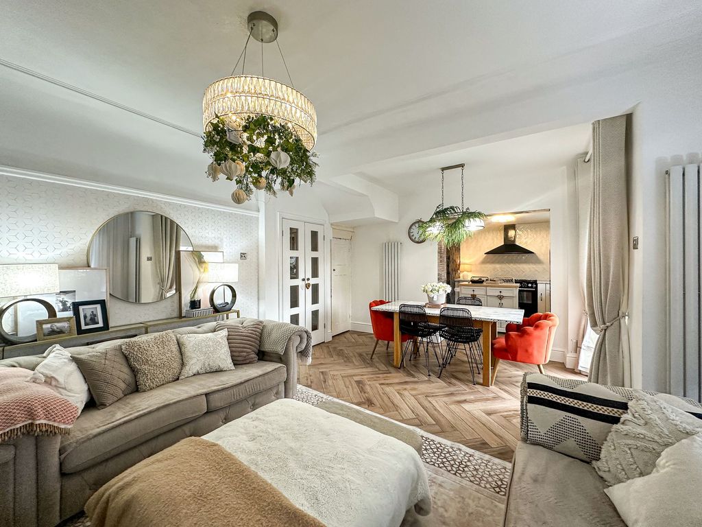 Property photo 2 of 26