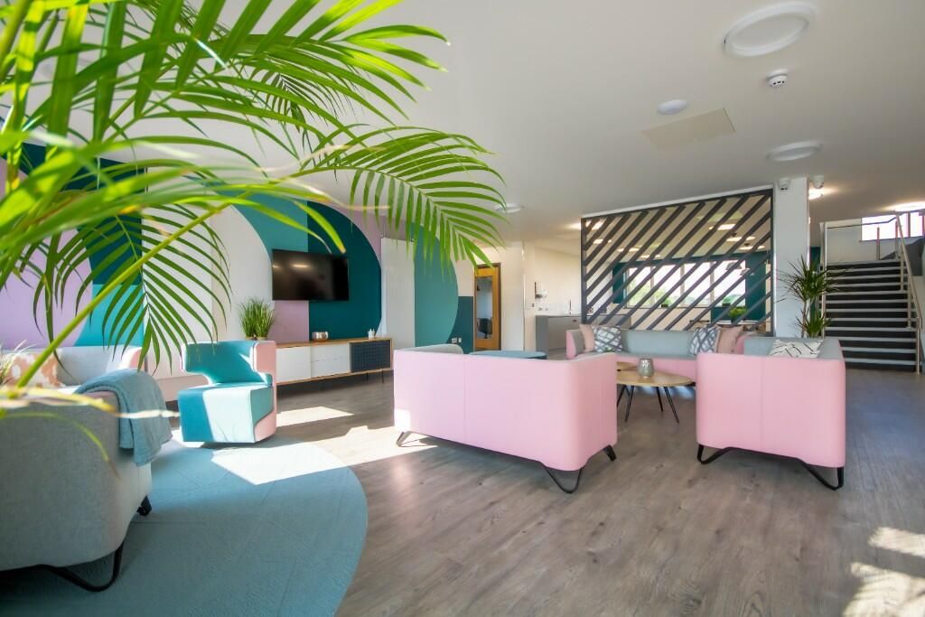 Property photo 3 of 24 Building Interior