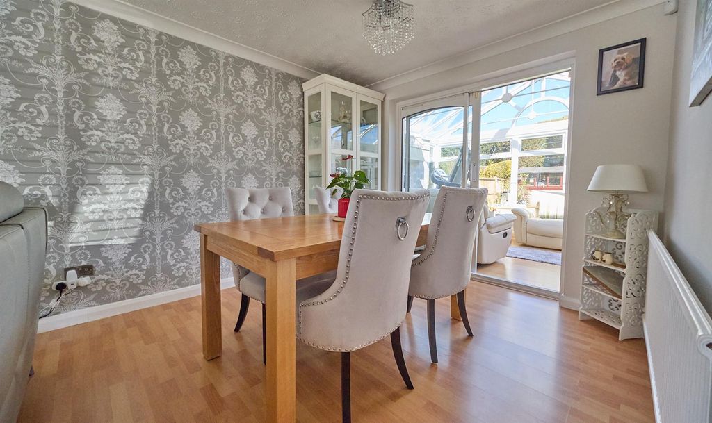 Property photo 3 of 23 Lounge/ Dining Room