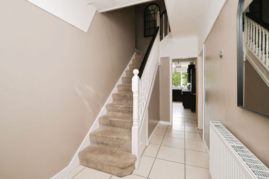 Property photo 2 of 19 3