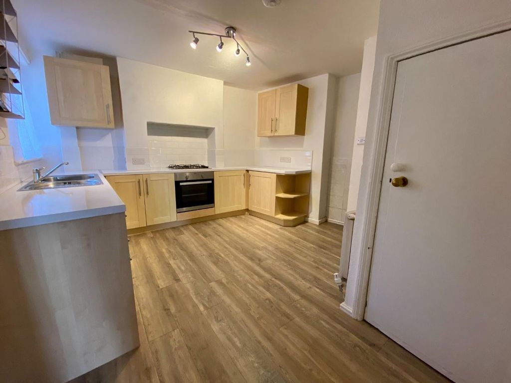 Property photo 2 of 8 Kitchen