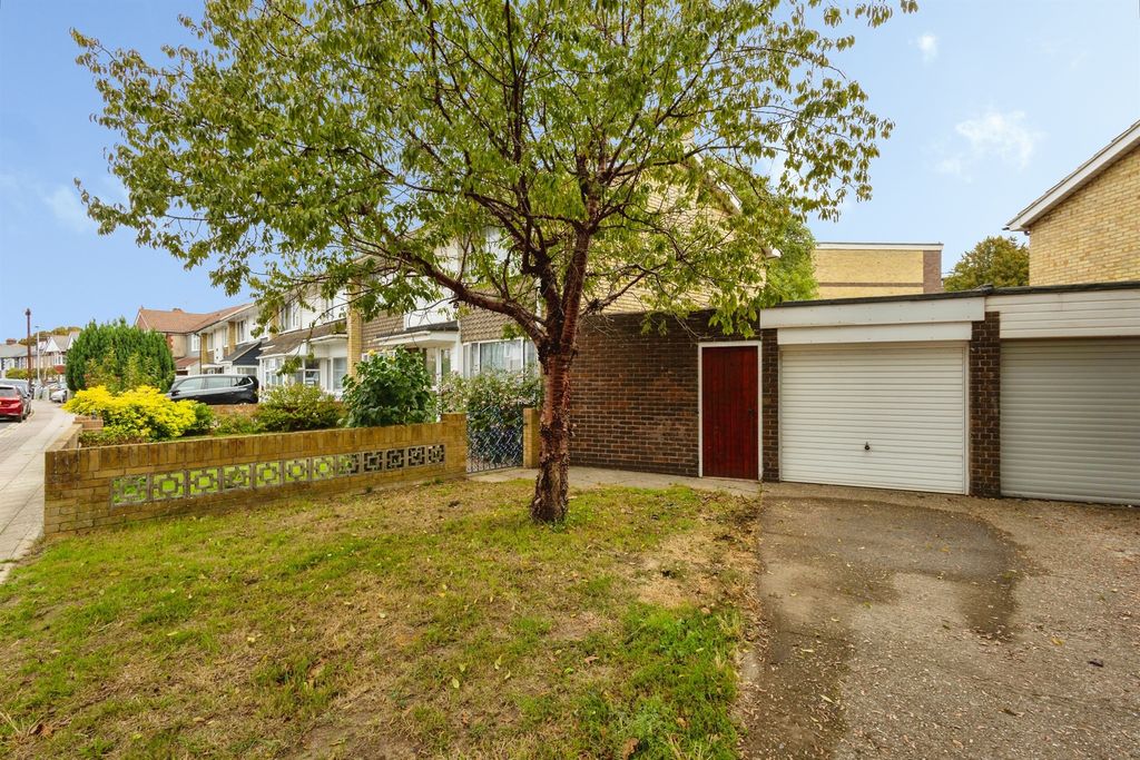 Property photo 2 of 18