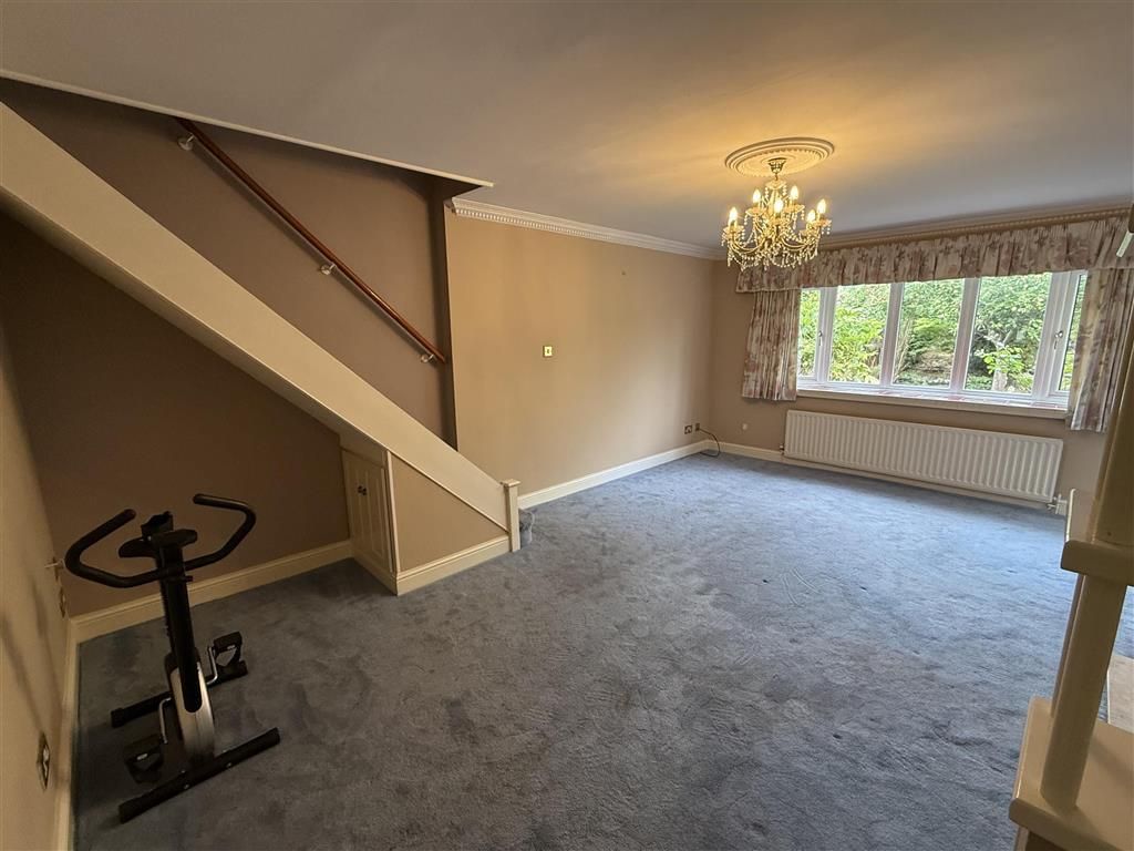 Property photo 3 of 10 Lounge