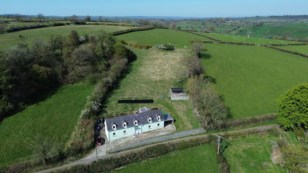 Property photo 2 of 33