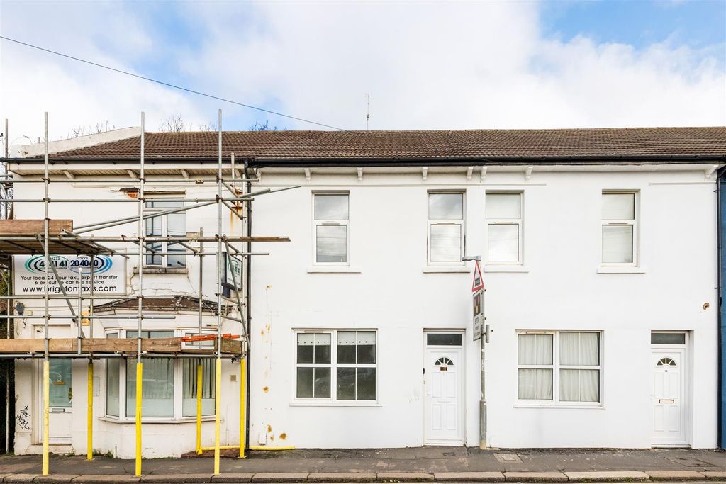 Property photo 1 of 21 17 Victoria Road-1.Jpg