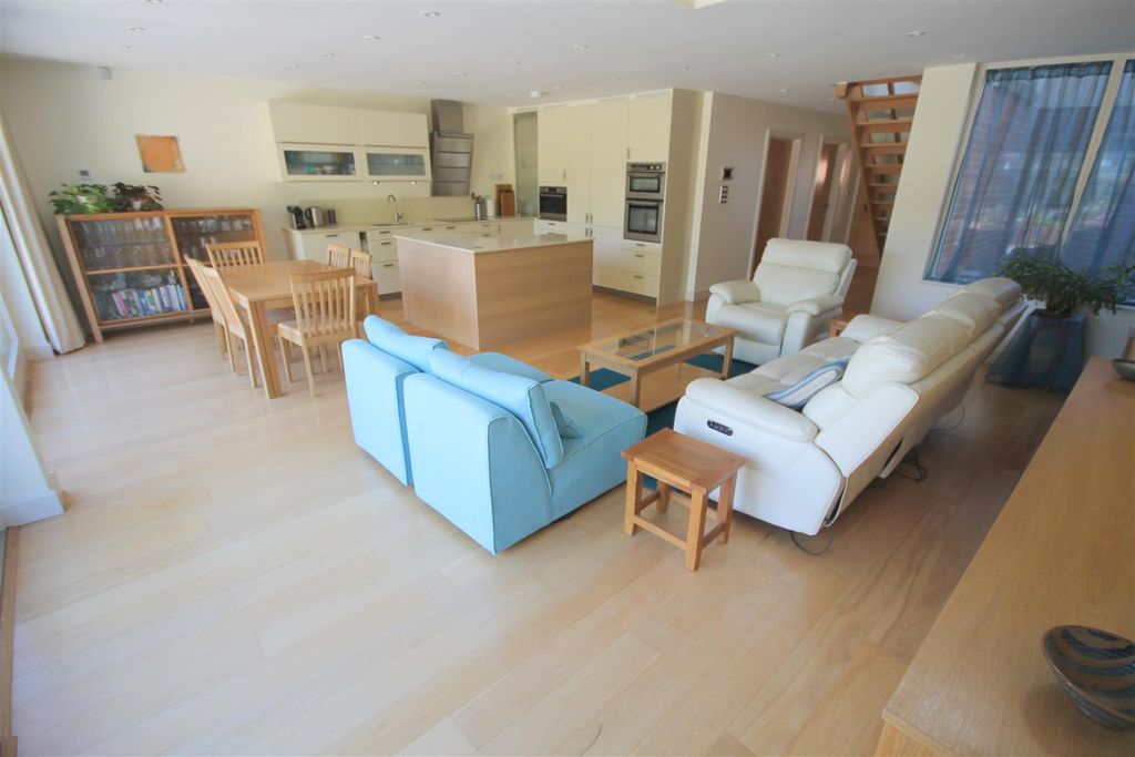 Property photo 2 of 29 MMD Living ii.Jpg