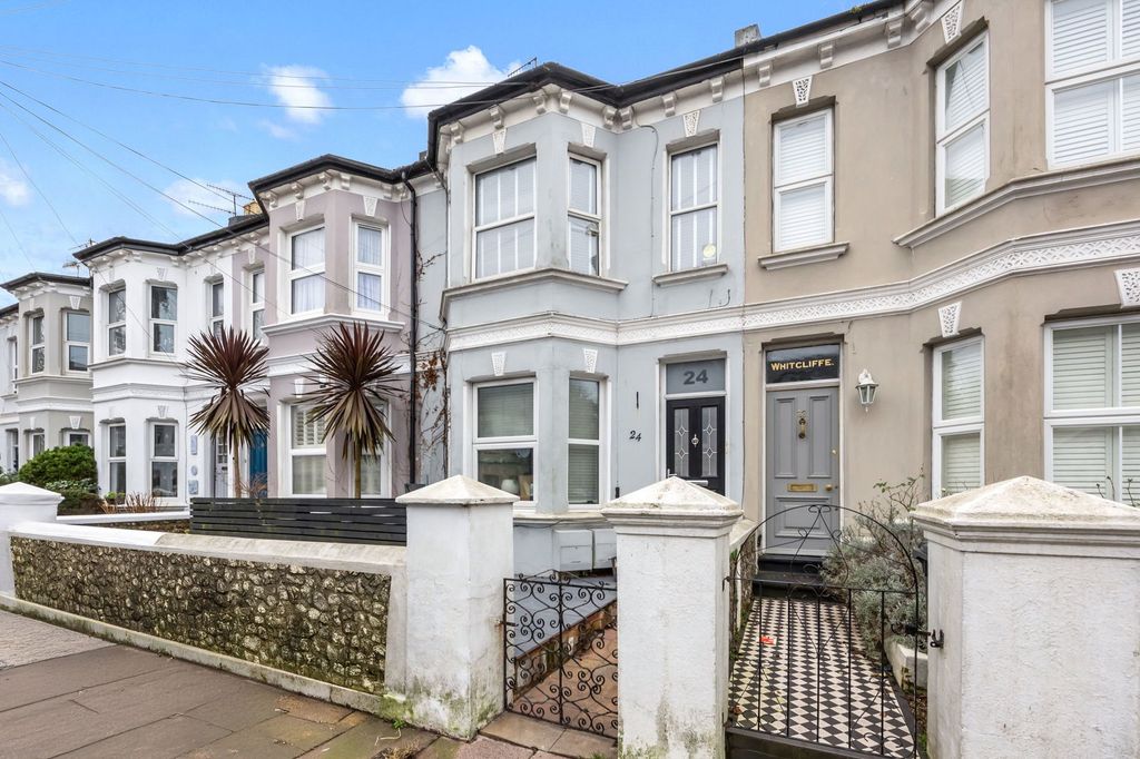 Property photo 1 of 12