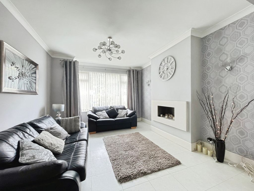 Property photo 2 of 15 8