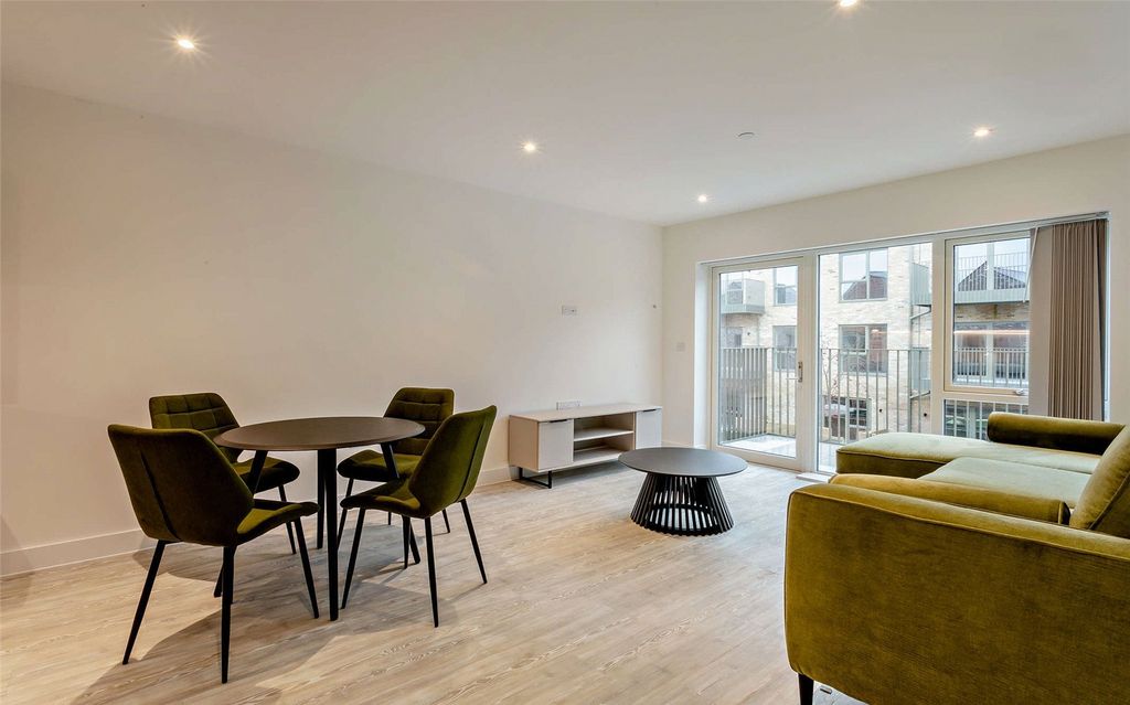 Property photo 3 of 12 Kitchen/Lounge