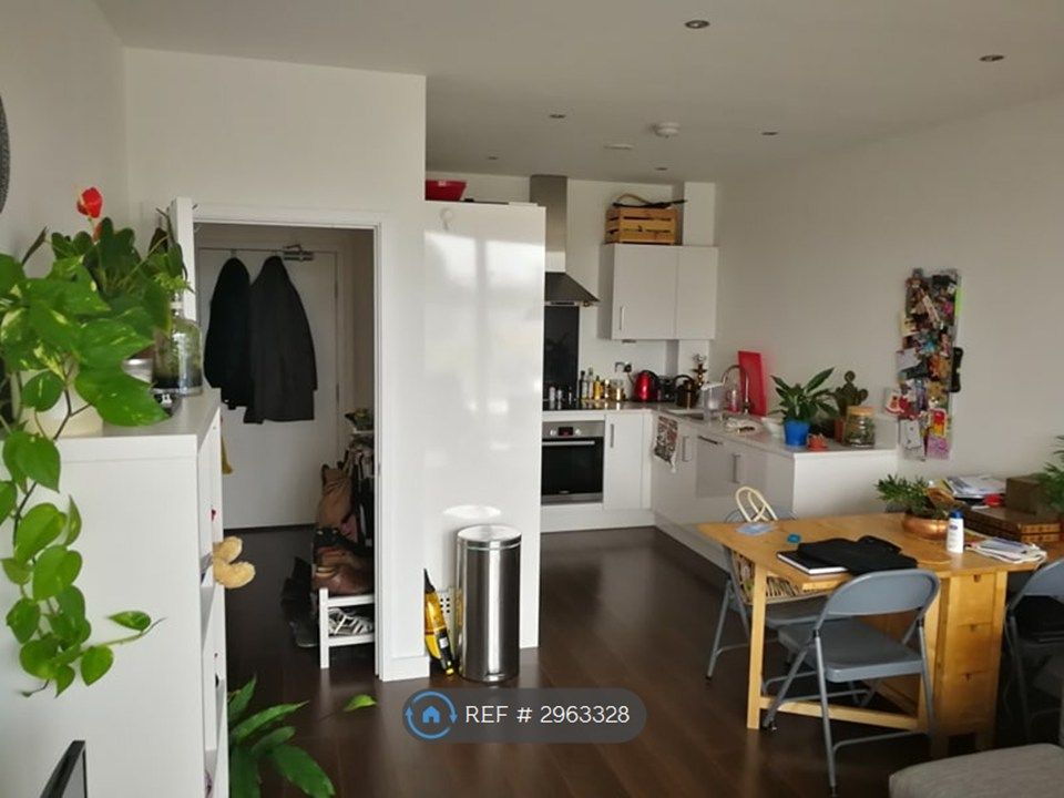 Property photo 1 of 15 Living Room And Kitchen