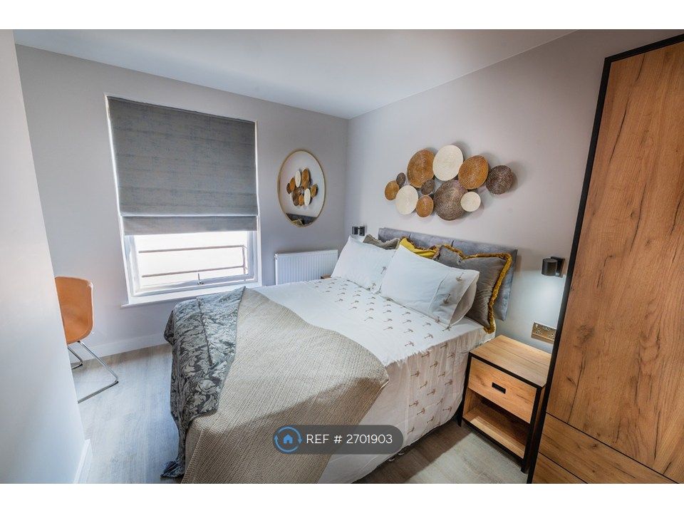 Property photo 1 of 12 Bedroom 1 (Available)