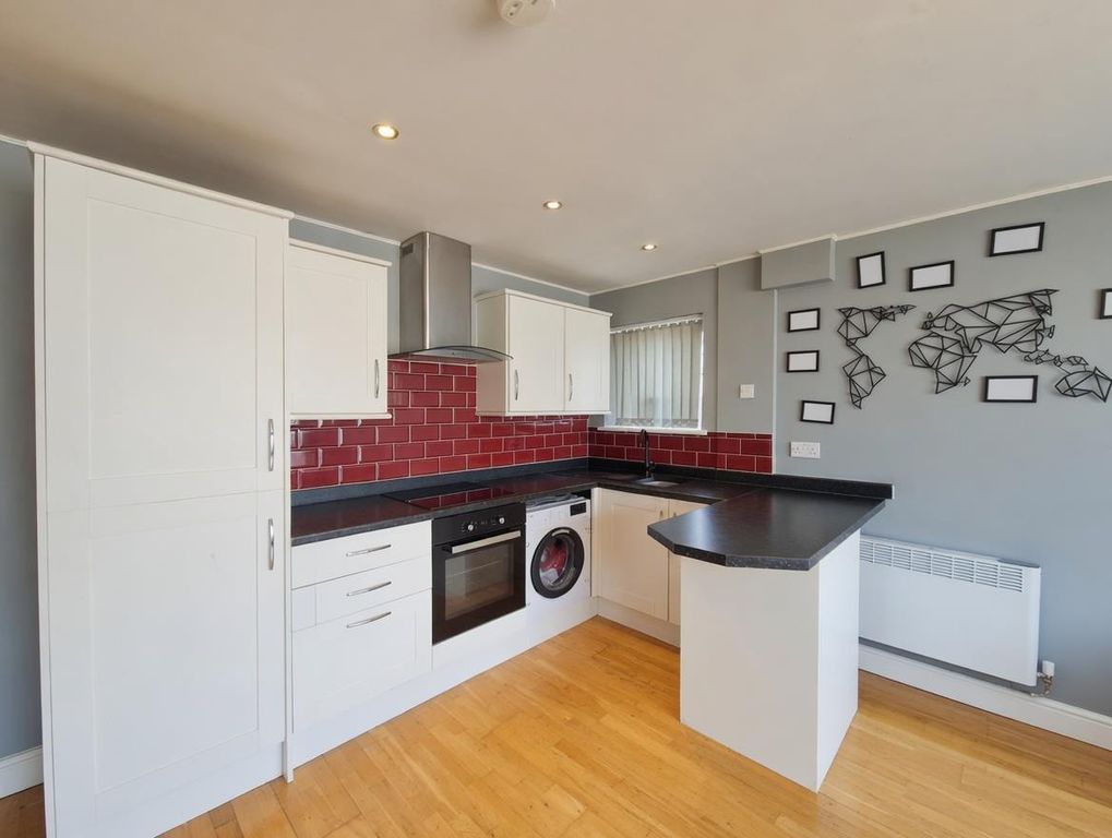 Property photo 2 of 10 Kitchen