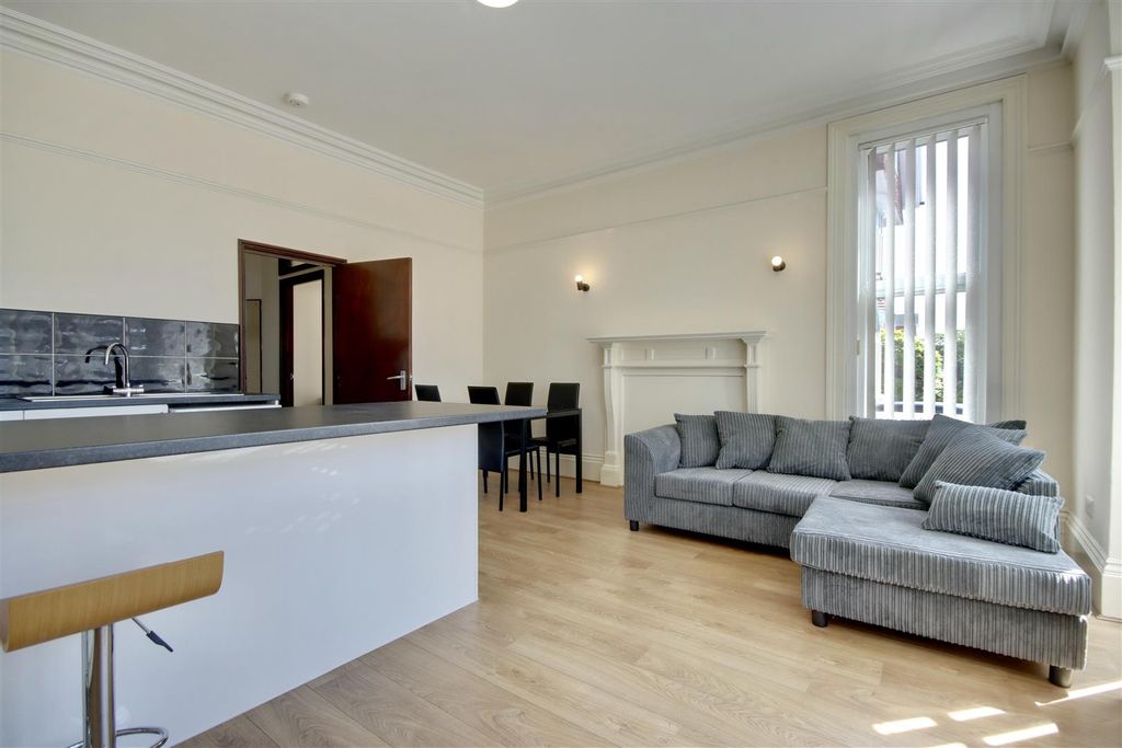 Property photo 3 of 12 49F7B476-302D-49C6-A866-2Cebf0F70851_1_201_A.Jpeg