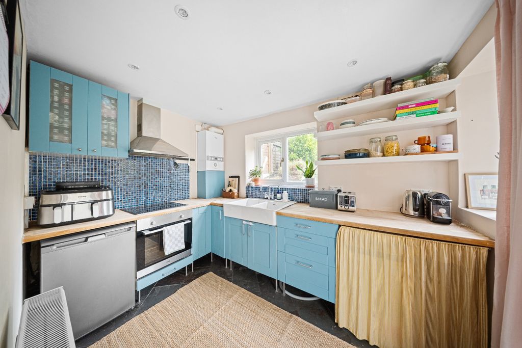 Property photo 3 of 13 4692103