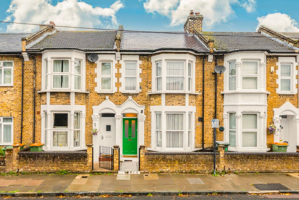 Property photo 3 of 9 External