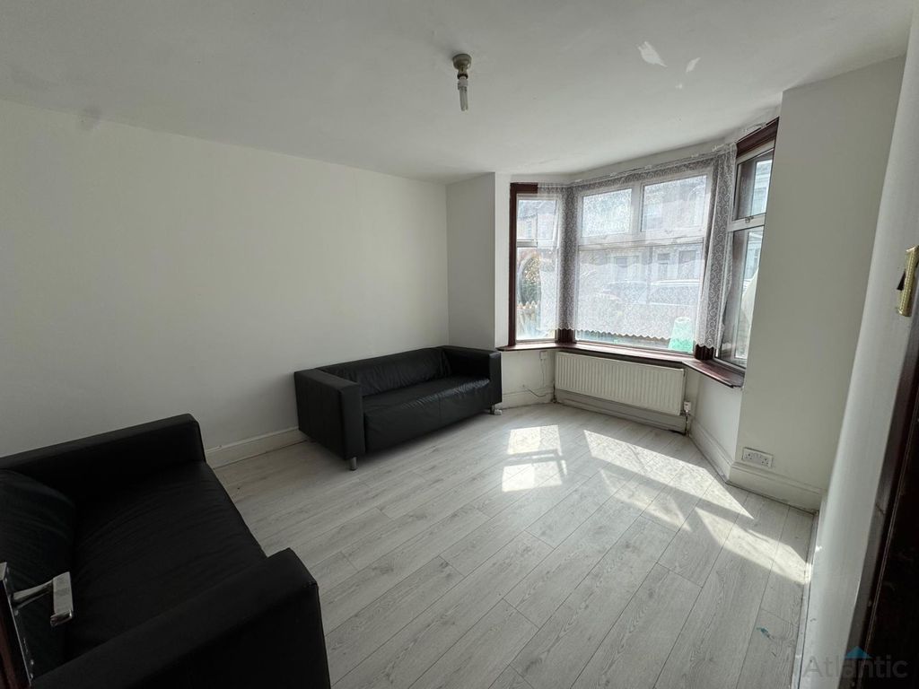 Property photo 2 of 10 Gallery