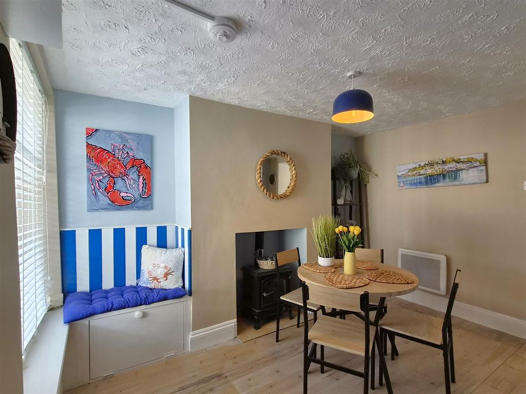 Property photo 3 of 16 Dining Area